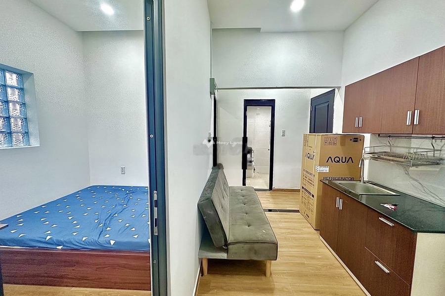Căn hộ 2 phòng ngủ mới set up full nội thất ngay mặt tiền Nguyễn Xí -01