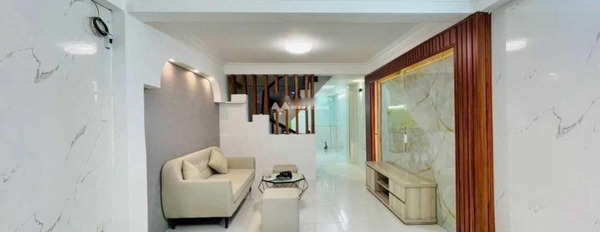 Cho thuê nhà tổng diện tích 39m2 ngay ở Quốc Lộ 13, Hồ Chí Minh thuê ngay với giá tốt nhất chỉ 14 triệu/tháng, tổng quan nhà thì gồm có 2 phòng ngủ-02