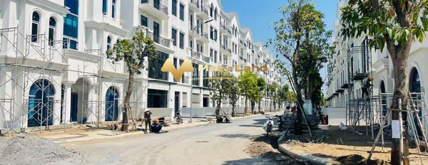 Diện tích rộng 200 m2, bán nhà vị trí đặt ngay trên Quận 9, Hồ Chí Minh-02