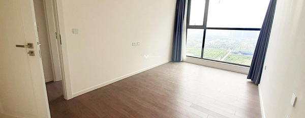 Tổng quan căn hộ này có 3 phòng ngủ, cho thuê căn hộ hướng Tây - Bắc vị trí ngay trên Phú Thượng, Hà Nội, 2 WC khu vực đông đúc-02