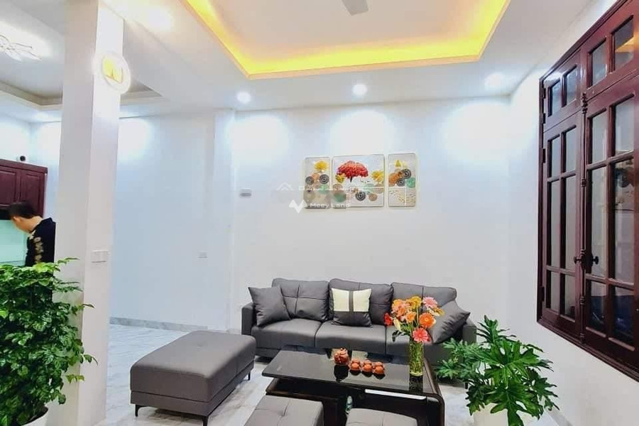 Nhà có 4 PN, cho thuê nhà, thuê ngay với giá đặc biệt chỉ 15.5 triệu/tháng diện tích chuẩn 40m2 vị trí mặt tiền tọa lạc ở Nguyễn Hoàng, Hà Nội-01