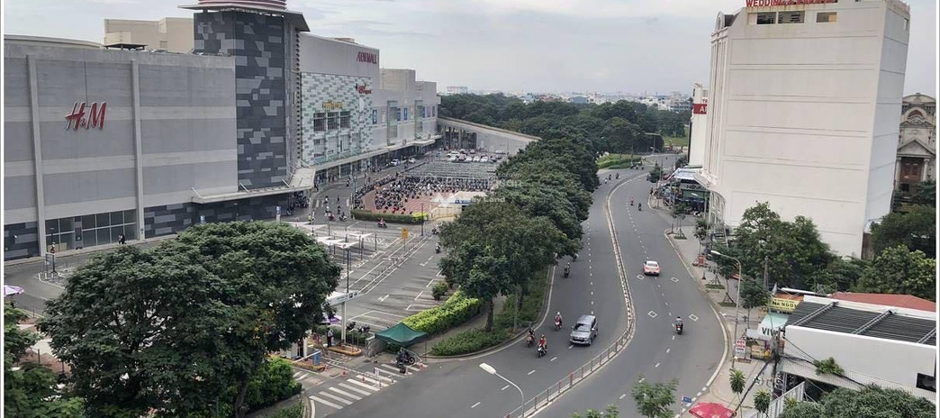 Bán nhà ở diện tích gồm 199m2 giá bán bàn giao 25.9 tỷ vị trí tiềm năng Hiệp Thành, Hồ Chí Minh