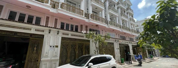 Bán nhà diện tích gồm 72m2 tọa lạc ở Quốc Lộ 13, Hồ Chí Minh bán ngay với giá cơ bản 8.09 tỷ ngôi nhà này có 4 phòng ngủ, 5 WC-02