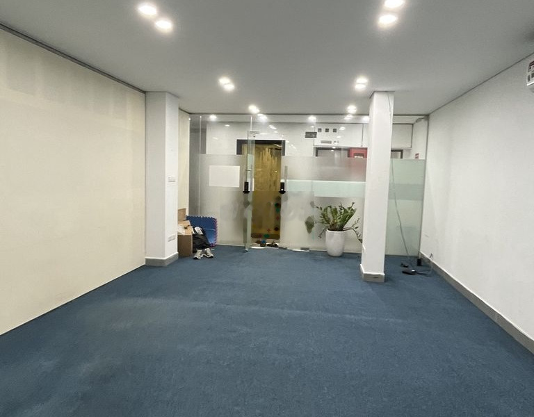 Cho thuê văn phòng 52 m2 tại Làng Việt Kiều Châu Âu, đã ngăn 2 phòng -01