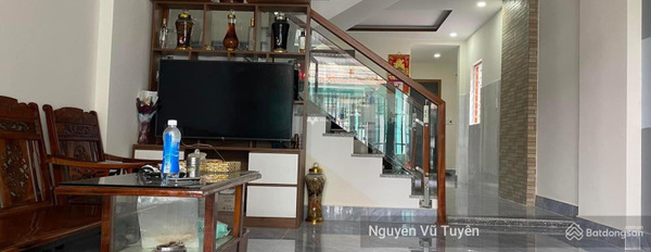 Bán nhà vị trí đẹp nằm trên Cẩm Lệ, Đà Nẵng giá bán chốt nhanh 2.65 tỷ có diện tích 72m2, hướng Nam căn nhà gồm tổng cộng 2 PN-03