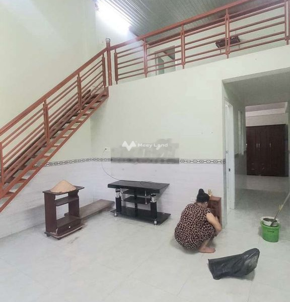 Nhà gồm 2 phòng ngủ, cho thuê nhà, thuê ngay với giá hạt dẻ chỉ 3 triệu/tháng diện tích trong khoảng 75m2 vị trí tiềm năng Nguyễn Văn Tiên, Tân Phong-01