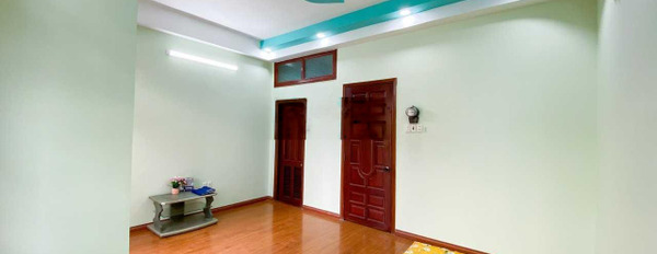 Cho thuê phòng 20-30 m2, cạnh trường Đại Học Marketing, gần KCX Tân Thuận, quận 7 LH 0987 899 *** -03