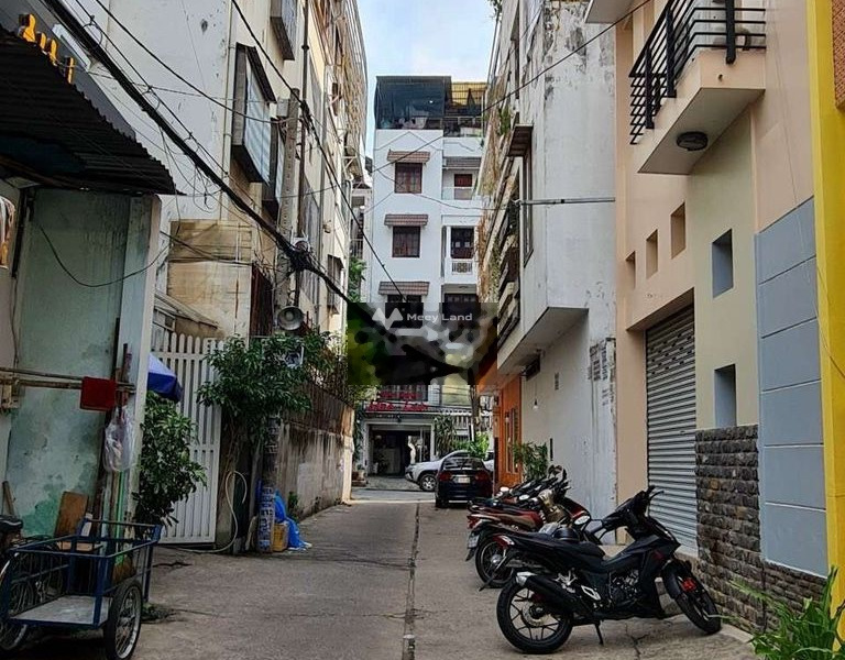 Vị trí đặt tọa lạc tại Bình Thạnh, Hồ Chí Minh cho thuê nhà thuê ngay với giá đề xuất chỉ 16.8 triệu/tháng, ngôi nhà có 3 phòng ngủ, 4 WC-01