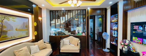 Nhà gồm 6 phòng ngủ bán nhà bán ngay với giá thương mại từ 5 tỷ có diện tích rộng 40m2 vị trí mặt tiền nằm ngay Vương Thừa Vũ, Hà Nội-03