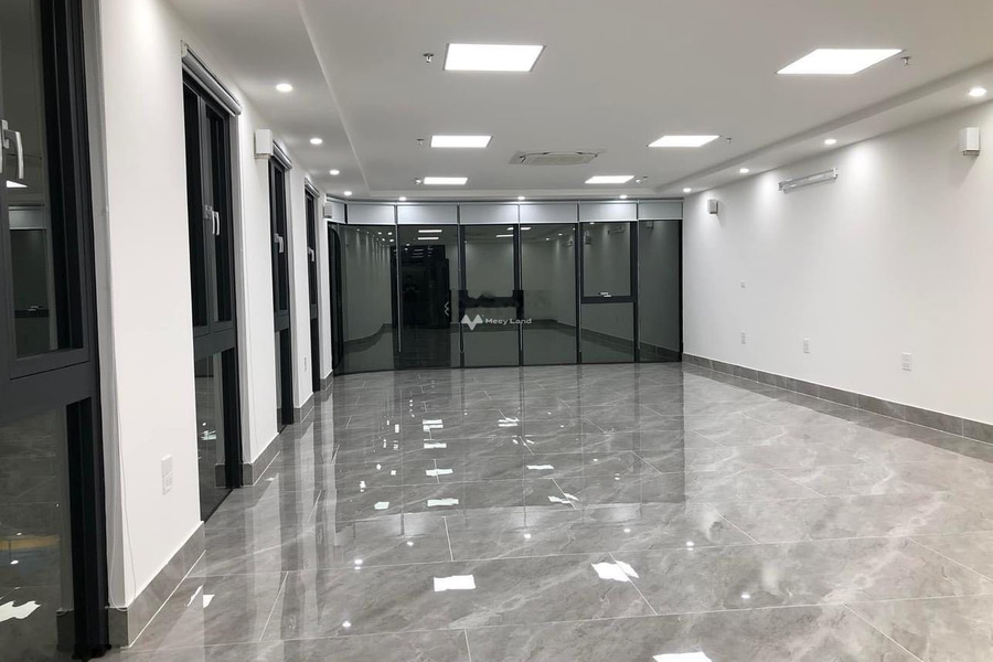 Diện tích chuẩn 110m2 bán nhà vị trí thuận lợi ngay trên Khúc Thừa Dụ, Hà Nội tổng quan nhà này gồm 6 phòng ngủ 9 WC vui lòng liên hệ để xem trực tiếp-01