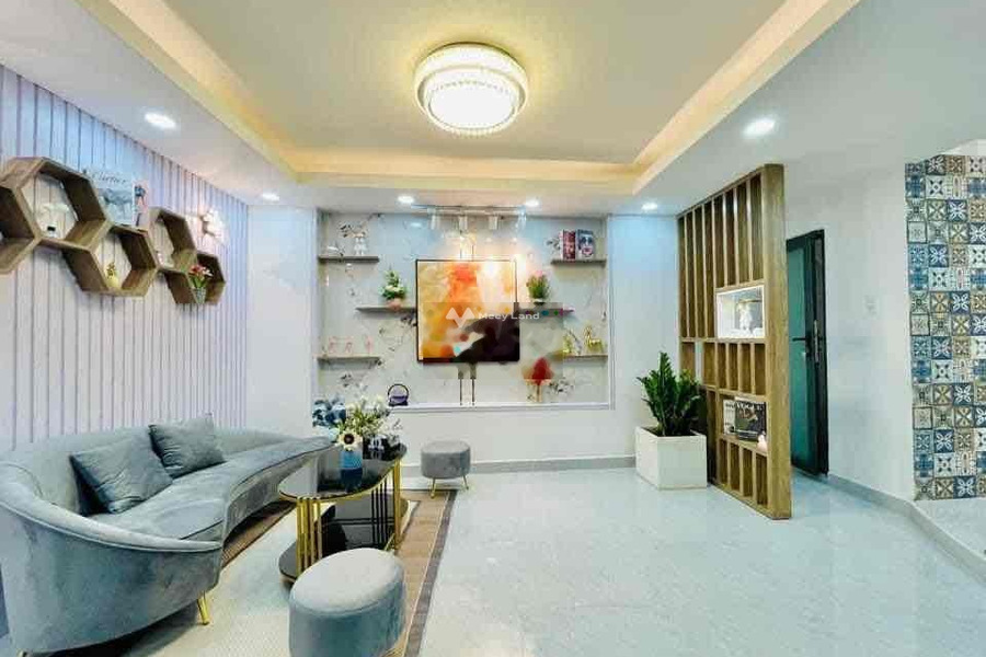 Nằm ở Phường 8, Hồ Chí Minh, bán nhà, bán ngay với giá đàm phán chỉ 2.6 tỷ có diện tích rộng 7999m2, trong nhà bao gồm 3 PN vị trí thuận lợi-01