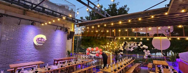 SANG NHÀ HÀNG BEER FOOD ĐẸP LẮM DT: 250m 2 khách đông . -03