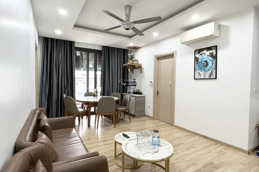 Diện tích thực khoảng 72m2, bán chung cư vị trí đặt tọa lạc tại Giang Biên, Hà Nội, trong căn hộ này bao gồm 2 phòng ngủ, 2 WC, giá ưu đãi-01