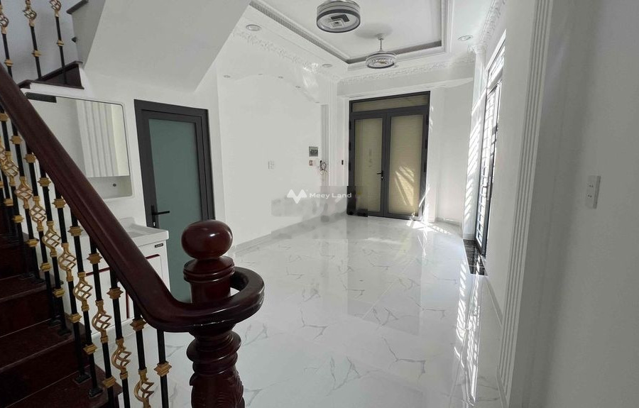 Nhà có 3 PN cho thuê nhà ở diện tích chuẩn là 26.5m2 thuê ngay với giá thương lượng 15 triệu/tháng vị trí thuận lợi ngay tại Bạch Vân, Hồ Chí Minh-01