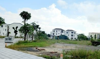 Cực sốc bán mảnh đất, 356m2 giá bán khoảng từ 15.66 tỷ vị trí đặt nằm ở Đồng Phú, Đồng Hới, hướng Tây, với mặt đường ngang 21 m chính chủ đăng tin-02