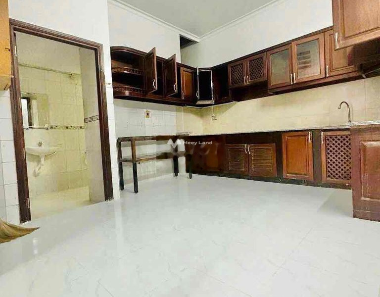 Nhà gồm có 3 phòng ngủ, cho thuê nhà ở có diện tích trung bình 48m2 giá thuê cực kì tốt 15 triệu/tháng tọa lạc ngay trên Phổ Quang, Hồ Chí Minh-01