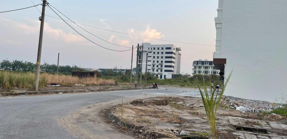 Cần bán lô đất mặt tiền đường Phan Đức, xã Long Hòa, Cần Giờ, giáp biển, chỉ 70m ra đến biển