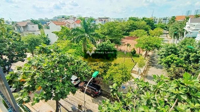 12.7 tỷ, bán liền kề có diện tích là 100m2 vị trí đặt nằm tại Đường Số 13, Bình Tân, tổng quan nhà này 4 phòng ngủ, 5 WC ban công view đẹp-01