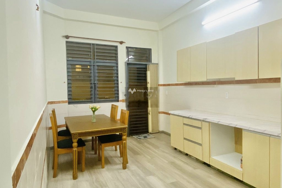 Nhà gồm 4 phòng ngủ, cho thuê nhà, thuê ngay với giá thỏa thuận 11 triệu/tháng với diện tích 121m2 vị trí đặt tọa lạc trên Quận 7, Hồ Chí Minh-01