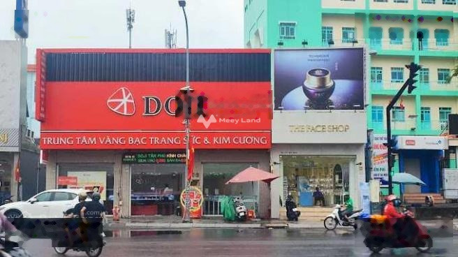 Diện tích tổng là 175m2, cho thuê nhà ở mặt tiền tọa lạc ngay trên Quận 1, Hồ Chí Minh hãy nhấc máy gọi ngay