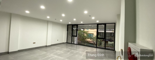 Cho thuê nhà mặt tiền tọa lạc ở Dịch Vọng, Hà Nội, thuê ngay với giá khoảng từ 55 triệu/tháng với diện tích chuẩn 80m2, ngôi nhà có tổng 6 phòng ngủ-02
