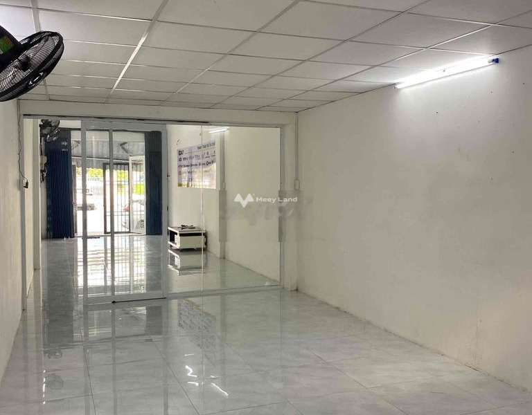 Có diện tích tổng là 105m2, cho thuê nhà ở vị trí đặt ở trong Lê Đình Lý, Hải Châu, trong nhà nhìn chung có 1 PN, 1 WC liên hệ ngay để được tư vấn-01