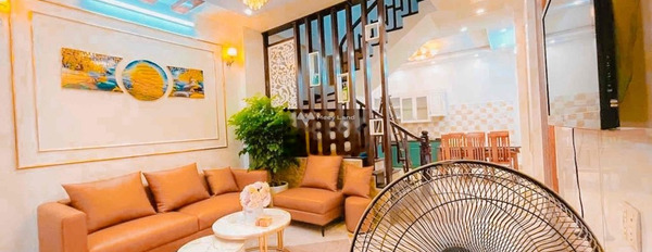 Nằm ở Ba Đình, Hà Nội, bán nhà, giá bán cơ bản từ 5.95 tỷ diện tích 45m2, tổng quan căn này bao gồm 6 phòng ngủ vị trí siêu đẹp-02