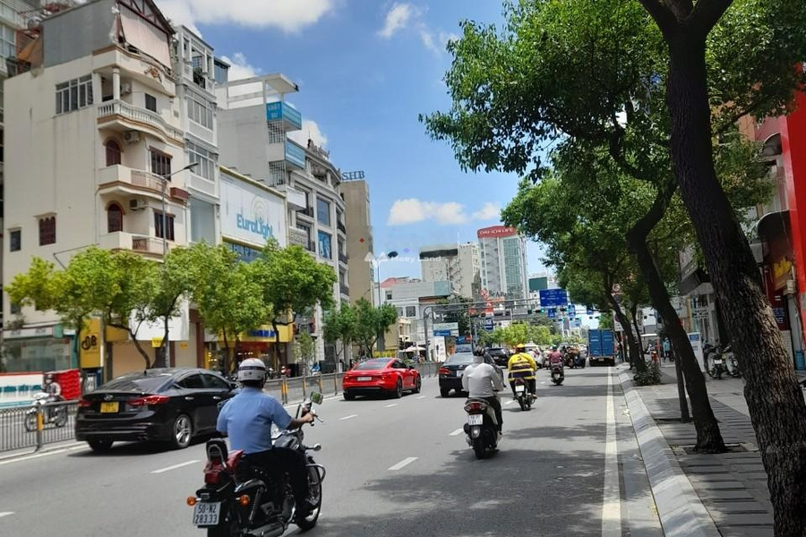 Cho thuê nhà diện tích thực là 336m2 gần Bình Thạnh, Hồ Chí Minh thuê ngay với giá cơ bản 120 triệu/tháng, trong nhà nhìn chung bao gồm 1 PN, 1 WC-01