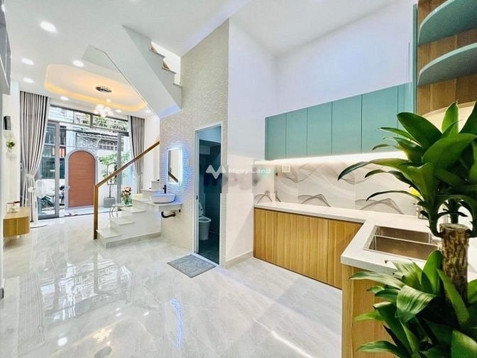 Nhà gồm 2 PN bán nhà ở có diện tích gồm 35m2 bán ngay với giá quy định 4.08 tỷ vị trí mặt tiền tọa lạc ở Phạm Văn Chiêu, Phường 14-01