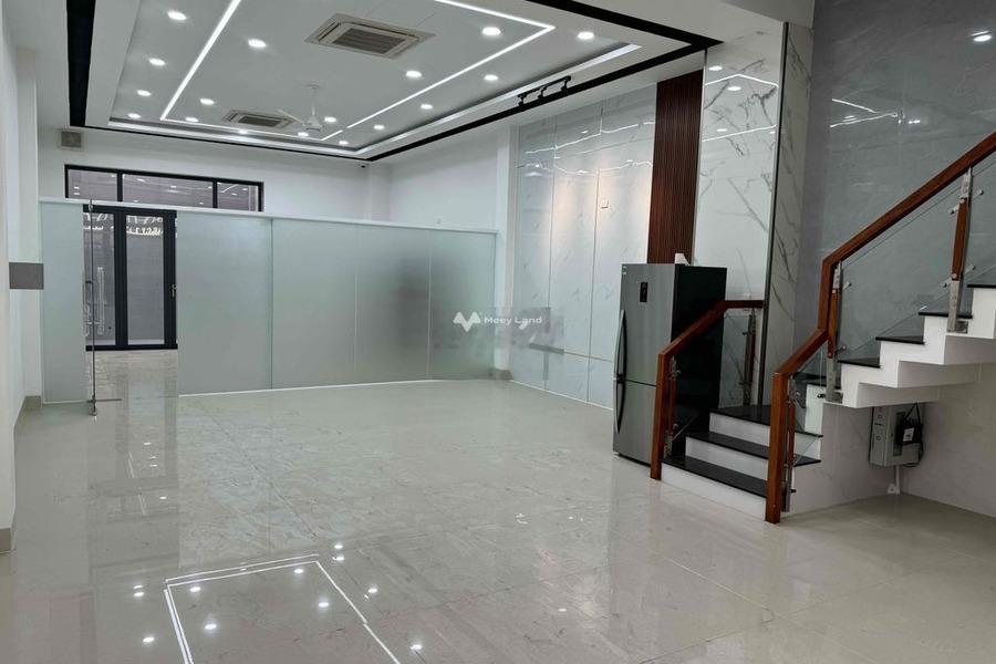 Vị trí ngay tại Tam Bình, Hồ Chí Minh cho thuê sàn văn phòng 25 triệu/tháng 400m2 nội thất nguyên vẹn Nội thất đầy đủ-01