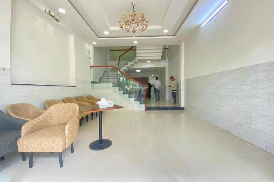Cho thuê nhà vị trí mặt tiền tại Đoàn Khuê, Đà Nẵng, giá thuê cơ bản từ 12 triệu/tháng diện tích 100m2, căn này bao gồm 4 phòng ngủ-01