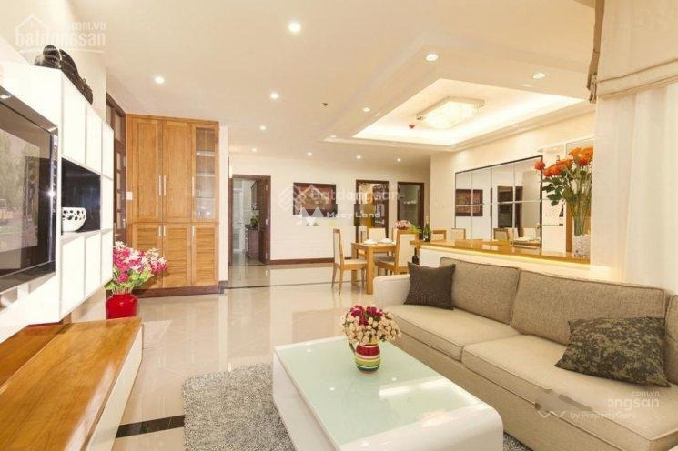 Trong căn hộ gồm có 3 phòng ngủ, cho thuê căn hộ vị trí ngay trên Nguyễn Đức Cảnh, Tân Phong, 2 WC hẻm rộng-01