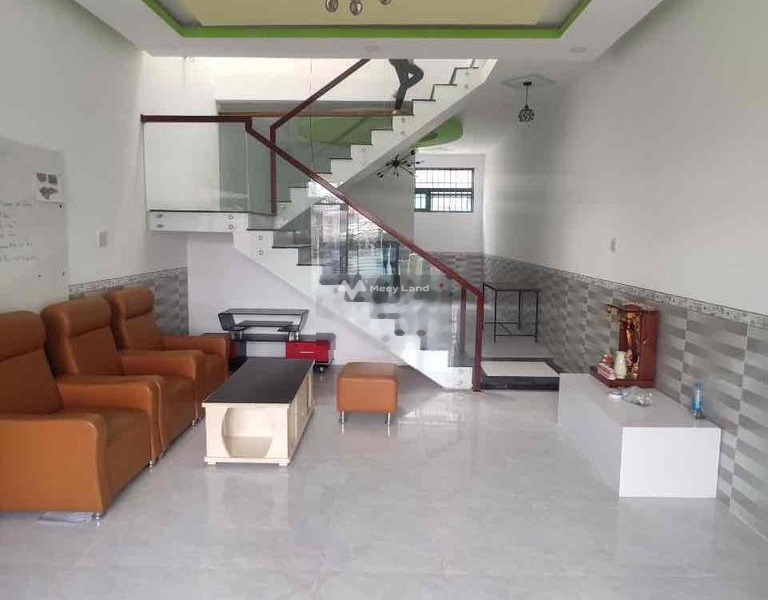 Ngôi nhà này gồm có 2 PN, cho thuê nhà, thuê ngay với giá đề xuất từ 7 triệu/tháng có diện tích gồm 82m2 ngay ở Lê Hồng Phong, Khánh Hòa-01
