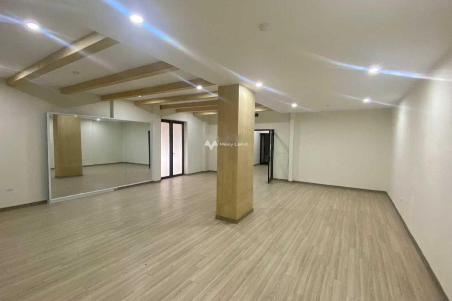 Cho thuê nhà tọa lạc trên Hoàn Kiếm, Hà Nội, thuê ngay với giá phải chăng 25 triệu/tháng diện tích rất rộng 240m2-01