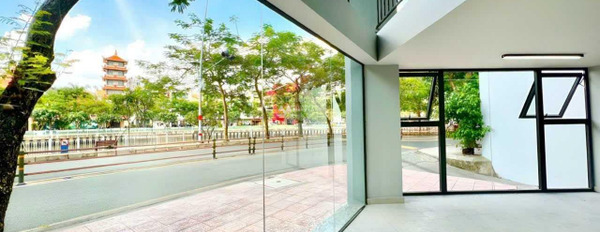 Cho thuê nhà ở diện tích rất rộng 225m2 giá thuê mua liền 120 triệu/tháng vị trí thuận lợi tọa lạc ngay Quận 1, Hồ Chí Minh-03
