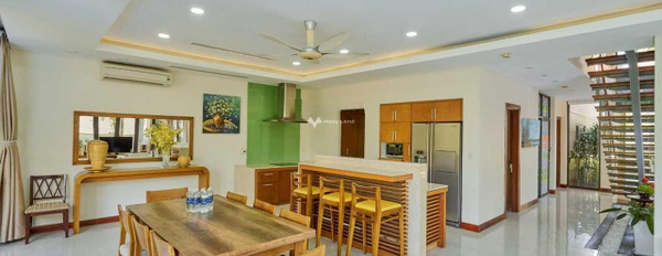 Diện tích 500m2, bán biệt thự nằm trên Ngũ Hành Sơn, Đà Nẵng, hướng Nam, trong nhà này có tổng 3 PN, 4 WC còn chần chờ gì nữa. hãy nhấc máy gọi ngay-03