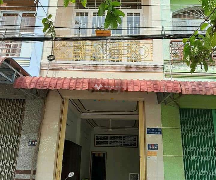 Bán nhà có diện tích chung 35m2 mặt tiền nằm ở Bình Minh, Vĩnh Long bán ngay với giá khủng chỉ 3 tỷ nhà này gồm 2 PN, 1 WC-01