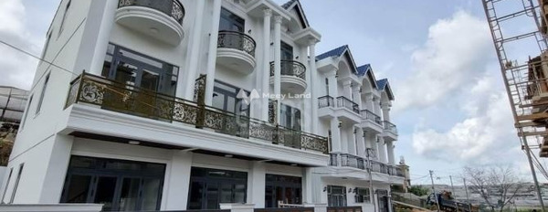 Nhà có 4 PN bán nhà ở diện tích khoảng 72m2 bán ngay với giá chỉ 4.4 tỷ mặt tiền tọa lạc ngay ở Nam Hồ, Đà Lạt, với lộ mặt tiền 6 m-02
