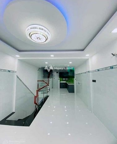 Diện tích 112m2 bán nhà ở mặt tiền tọa lạc ngay ở Tân Hóa, Hồ Chí Minh trong căn này thì có 3 phòng ngủ 2 WC vui lòng liên hệ để xem trực tiếp