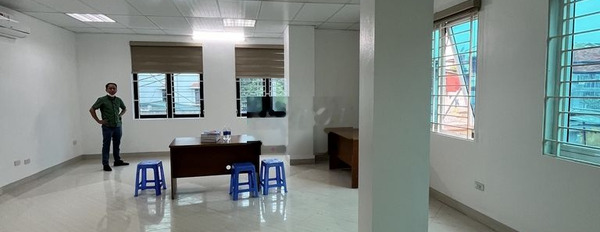 Cho thuê văn phòng Nguyễn Xiển, lô góc 2 mặt thoáng, vị trí rất đẹp -02