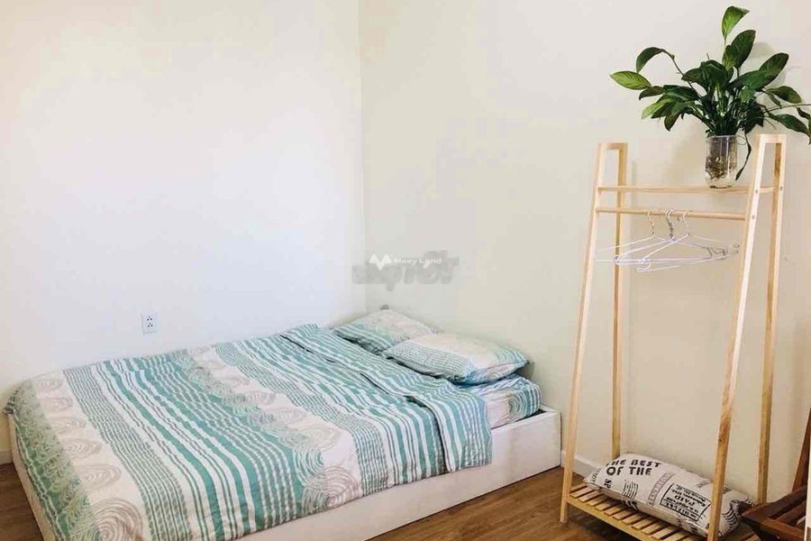 Căn hộ bao gồm 2 phòng ngủ, cho thuê căn hộ vị trí đặt vị trí ngay trên Bế Văn Cấm, Hồ Chí Minh, 1 WC tiện ích bao phê-01