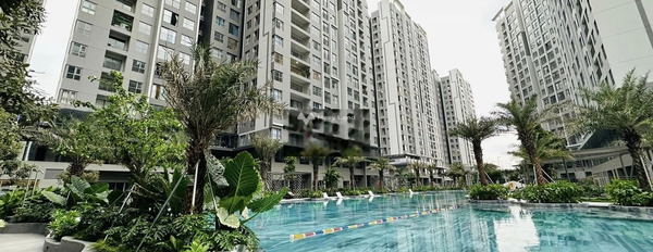Bán chung cư mặt tiền nằm ở Tân Túc, Hồ Chí Minh, ngôi căn hộ gồm 3 PN, 2 WC khu vực đông đúc-02