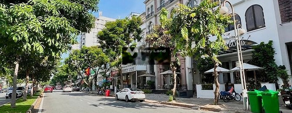 Cho thuê nhà vị trí thuận lợi ở Quận 7, Hồ Chí Minh, giá thuê phải chăng 240 triệu/tháng với diện tích thực 700m2, nhà này gồm 7 phòng ngủ-02