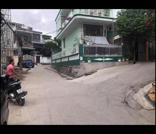 Cần chuyển nhượng căn nhà cao cấp phố 5 Tháng 8, Trần Hưng Đạo, Hạ Long, Quảng Ninh
