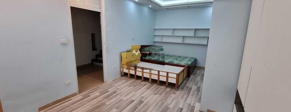 Diện tích là 45m2, cho thuê nhà ở vị trí ngay trên Vĩnh Phúc, Hà Nội, nhà bao gồm có 3 phòng ngủ, 4 WC giá cực mềm-03