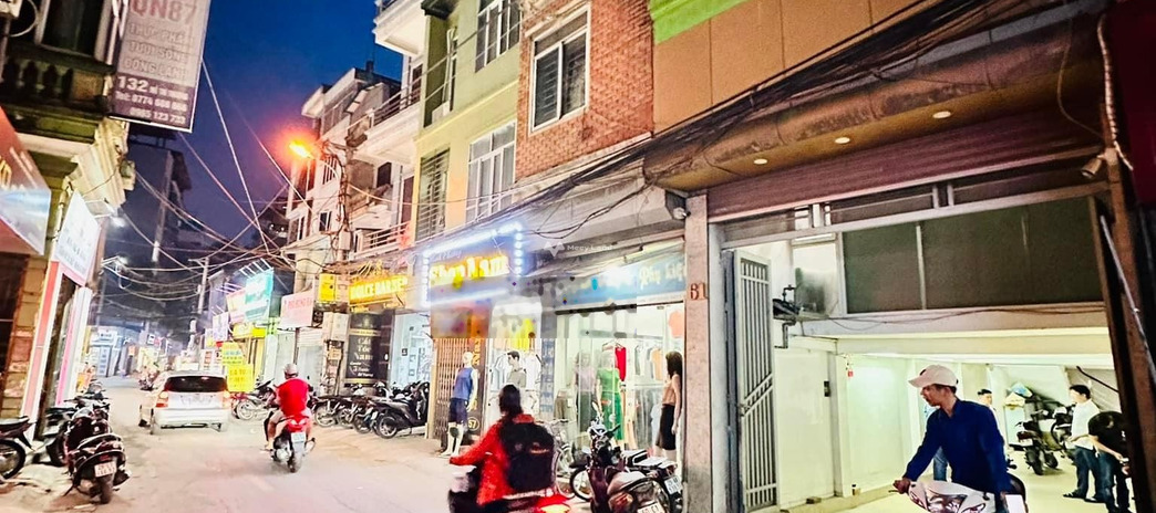 Bán nhà vị trí tại Bắc Từ Liêm, Hà Nội bán ngay với giá cực mềm từ 4.8 tỷ có diện tích chính 35m2 tổng quan ở trong nhà 3 phòng ngủ