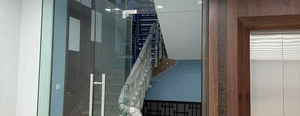 Tòa nhà văn phòng mặt phố Hoàng Quốc Việt, Cầu Giấy 7 tầng thang máy mới tinh-03