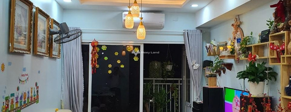 Bán chung cư vị trí hấp dẫn Đường Dc13, Hồ Chí Minh, trong căn hộ bao gồm có 2 PN nhà bao mới-02