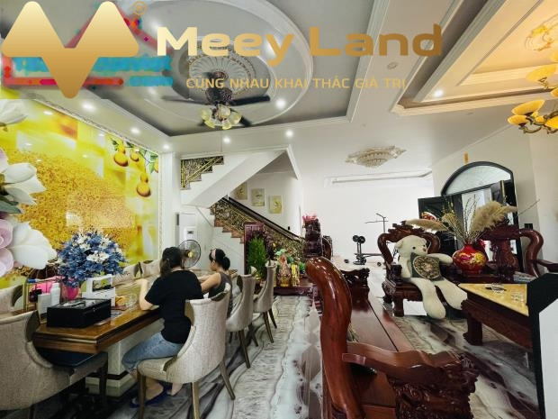 Đường trước nhà 6 mét mặt tiền nằm ở Bạch Đằng, Hồng Bàng cho thuê biệt thự giá êm 30 triệu/tháng, căn nhà gồm có tất cả 4 PN-01