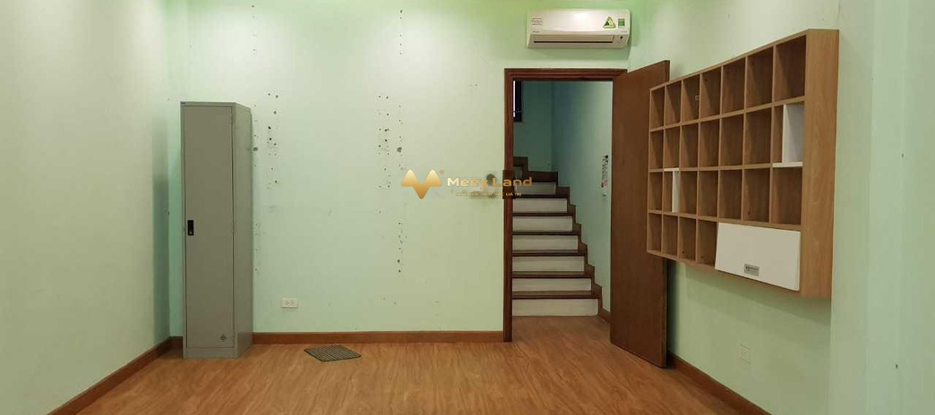 Cho thuê nhà ở Phố Nhân Hòa, Quận Thanh Xuân, giá sang tên 12 triệu/tháng diện tích sàn là 36m2, hướng Nam, tổng quan bên trong nhà 4 phòng ngủ
